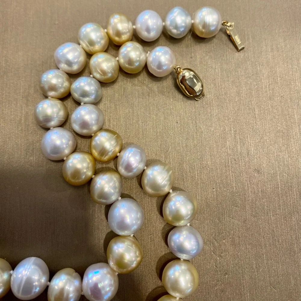 South Sea white and golden near round Pearl necklace with 14K Solid Gold Clasp - Picture 6 of 8